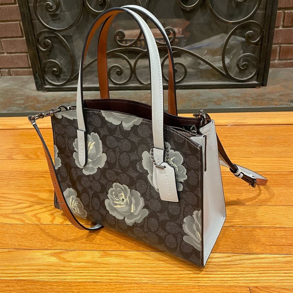 SOLD! Floral Coach Bag 🤍